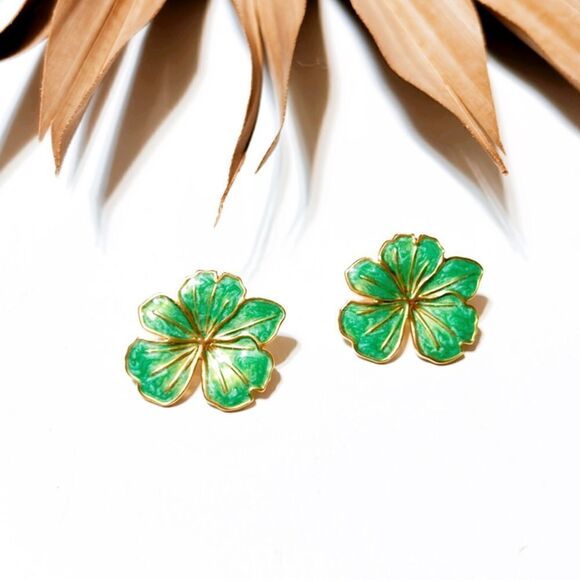 lucky leaf stud earrings H148 - Picture 1 of 3